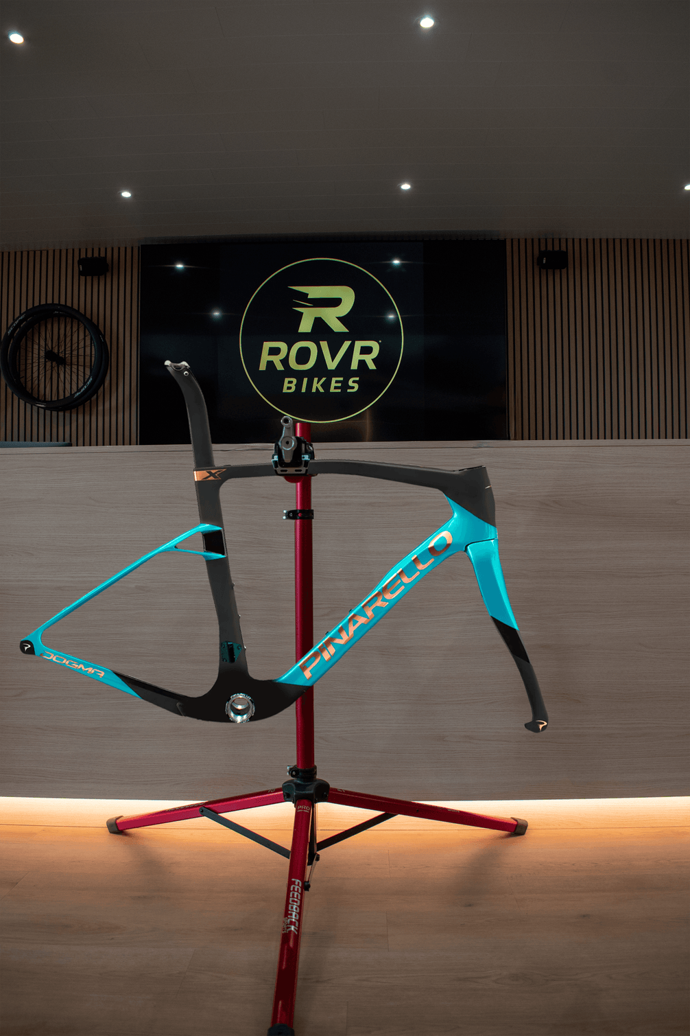 Pinarello Dogma X Aqua Alloy chez ROVR Bikes Dendermonde