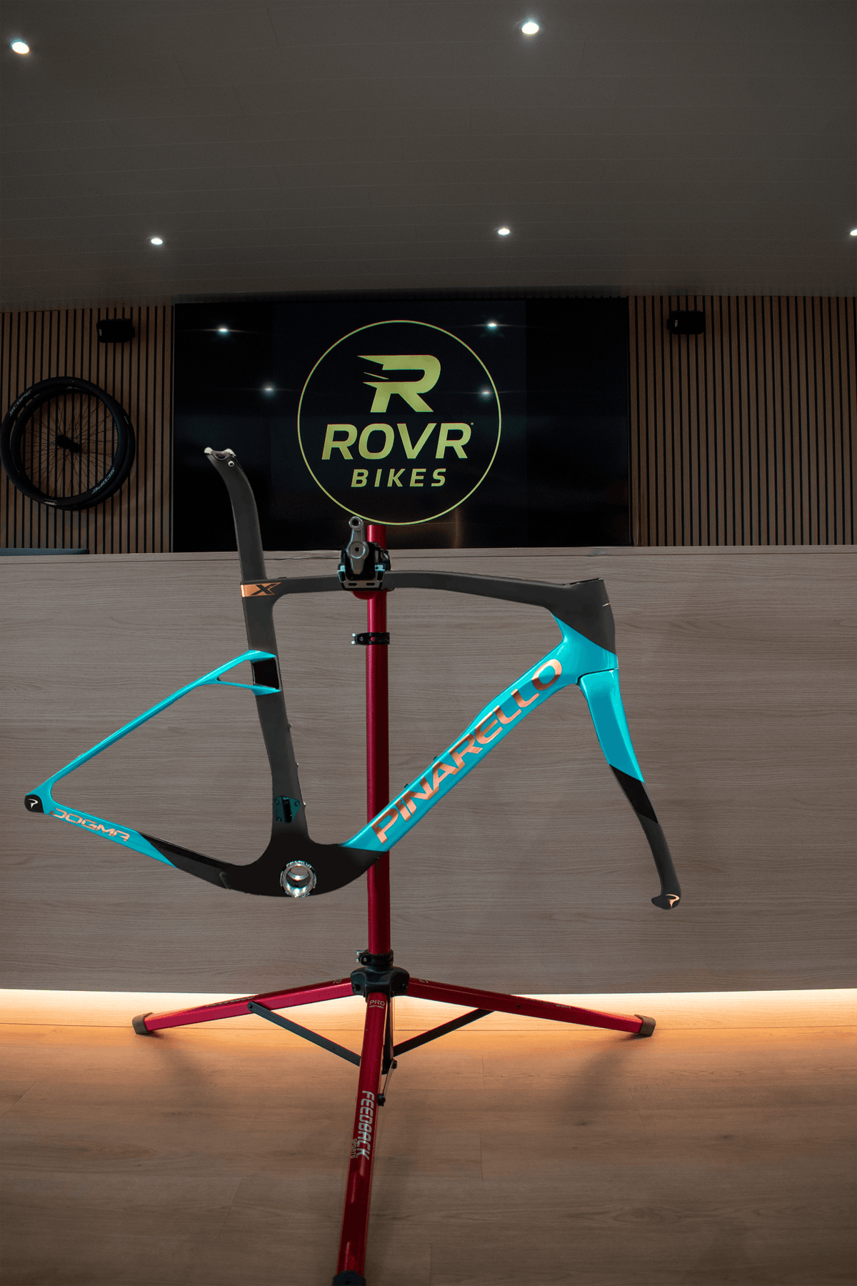 Dogma X Aqua Alloy bij ROVR Bikes Dendermonde