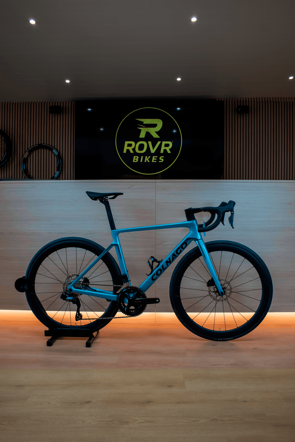 Vélo de route Colnago V4 VDLB Blue chez ROVR Bikes Dendermonde