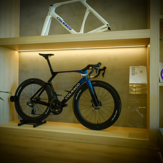 Colnago racefiets in de toonzaal van ROVR Bikes