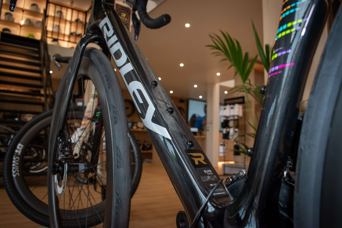 Vélo de route Ridley dans le magasin ROVR Bikes à Dendermonde