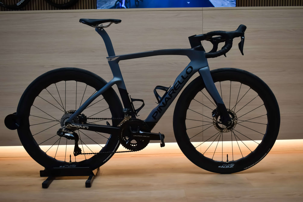 Vélo de route Pinarello Dogma F Luxter Grey Matt chez ROVR Bikes Dendermonde