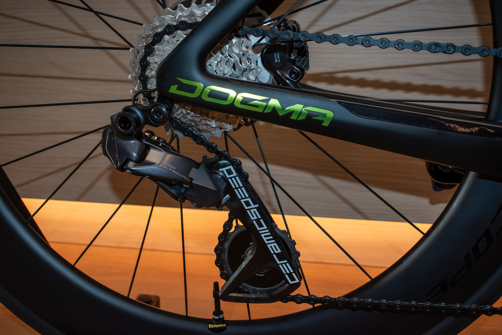 Vélo de route Pinarello Dogma F Cobalt Phantom – vue de côté