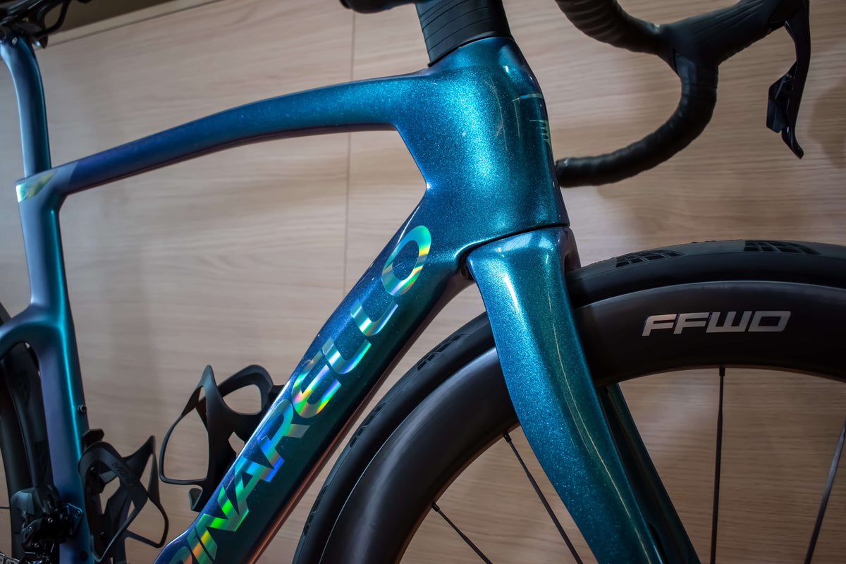 Pinarello Dogma F Obsidian Emerald racefiets bij ROVR Bikes Dendermonde 2