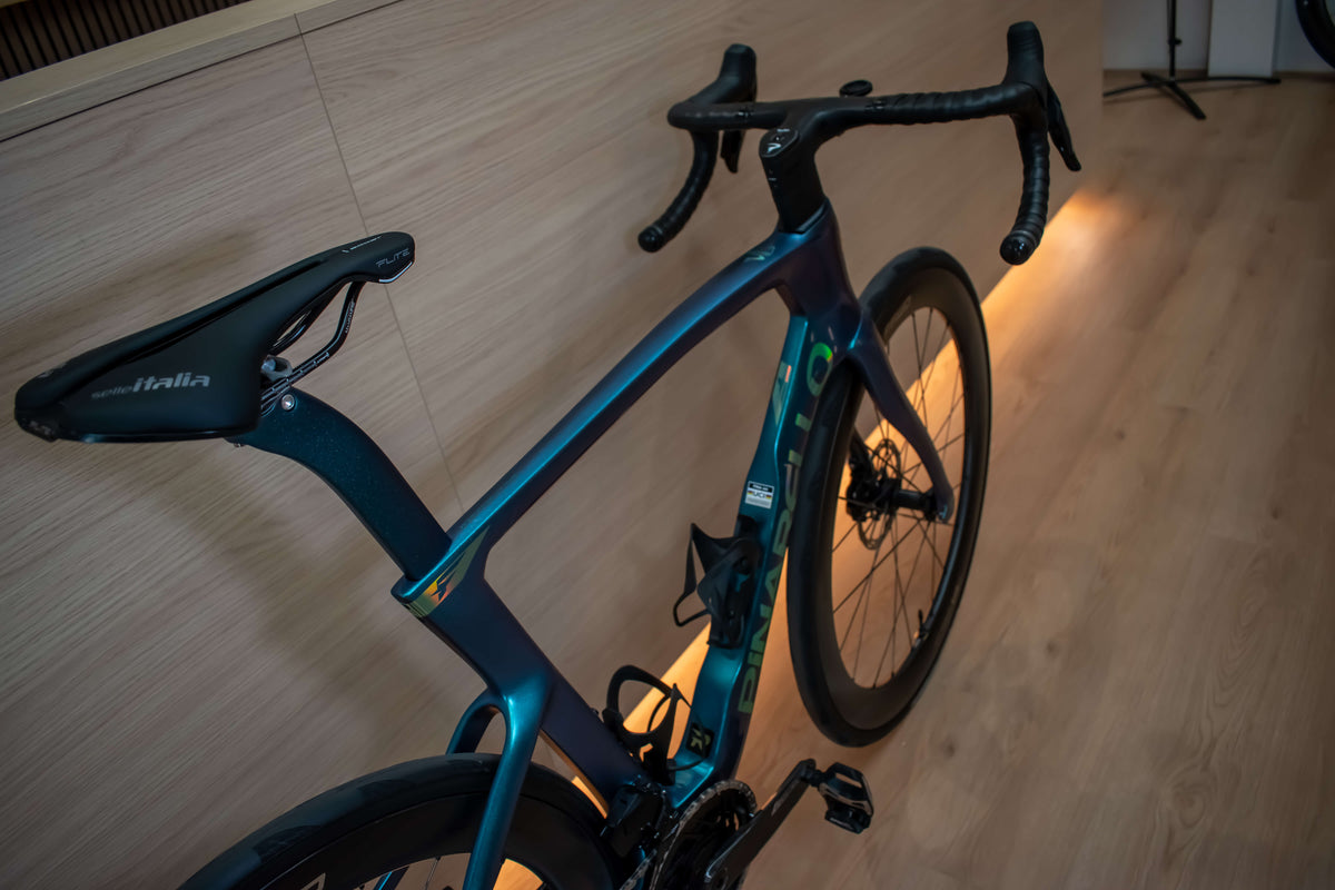 Pinarello Dogma F Obsidian Emerald racefiets bij ROVR Bikes Dendermonde4