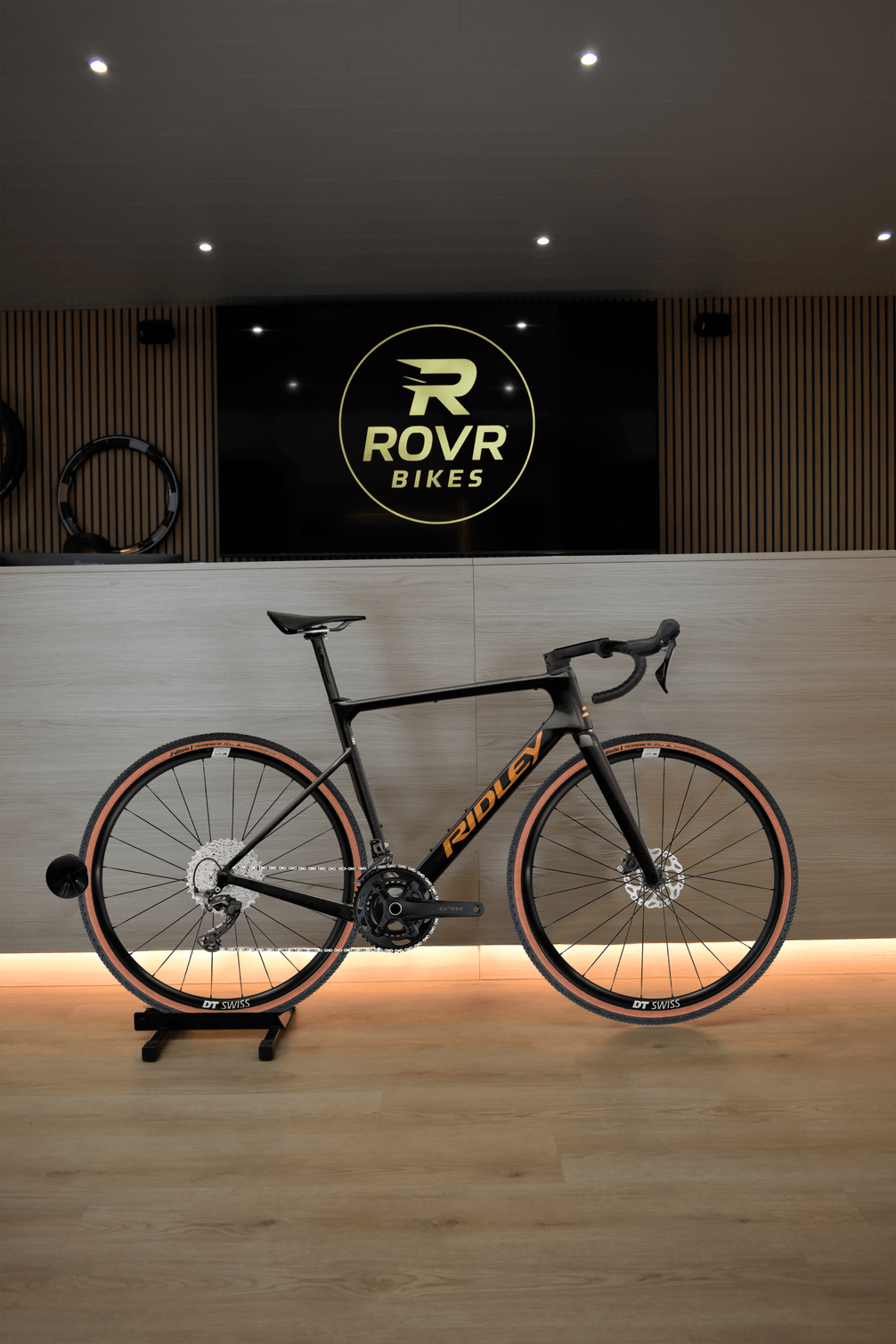 Ridley Astr Black Metallic/Bronze Gold 2 chez ROVR Bikes Dendermonde