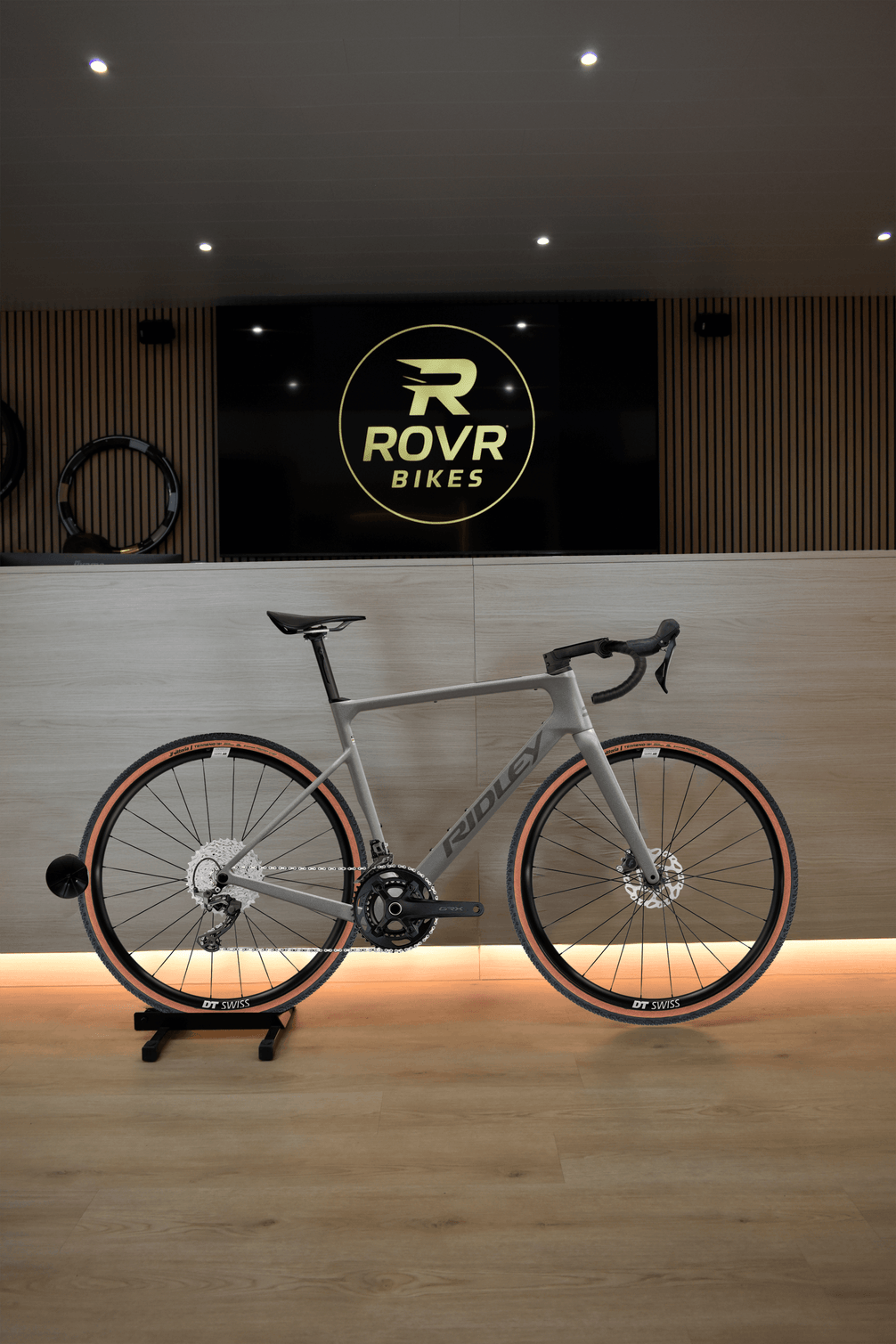 Ridley Astr Empress Grey/Anthracite Metallic 2 chez ROVR Bikes Dendermonde
