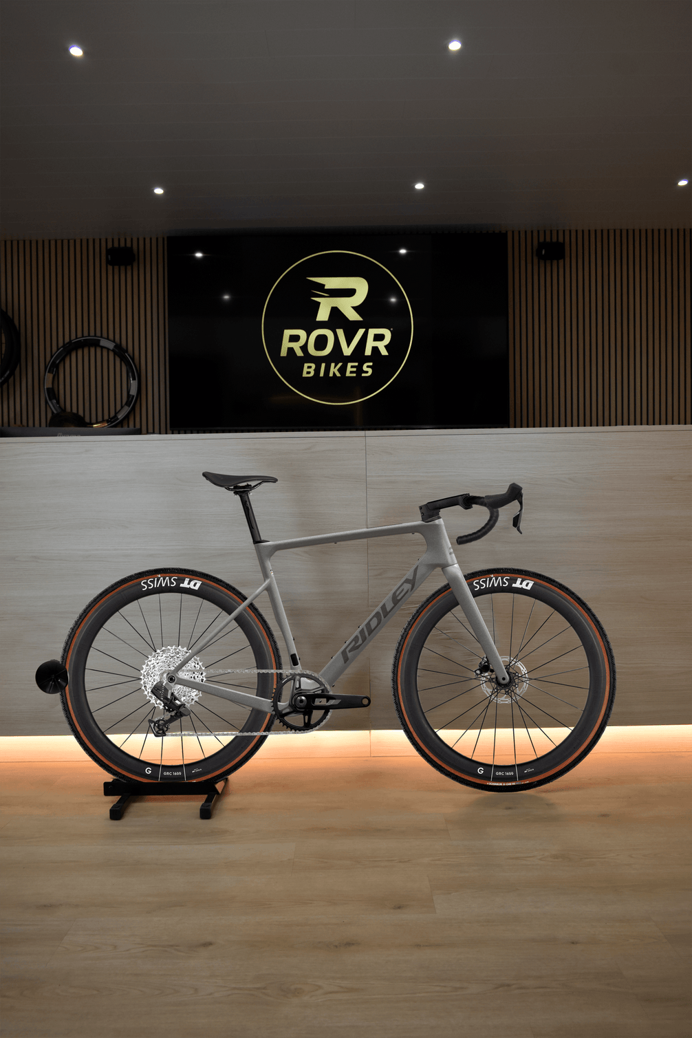 Ridley Astr Empress Grey/Anthracite Metallic 3 chez ROVR Bikes Dendermonde