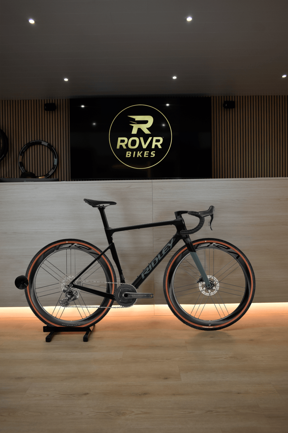 Ridley Astr RS UD Carbon/Dove Grey at ROVR Bikes Dendermonde