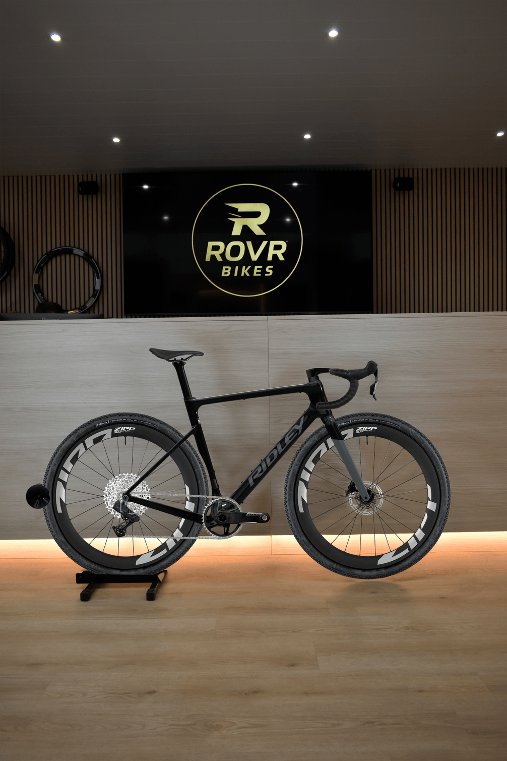 Ridley Astr RS UD Carbon/Dove Grey 2 at ROVR Bikes Dendermonde