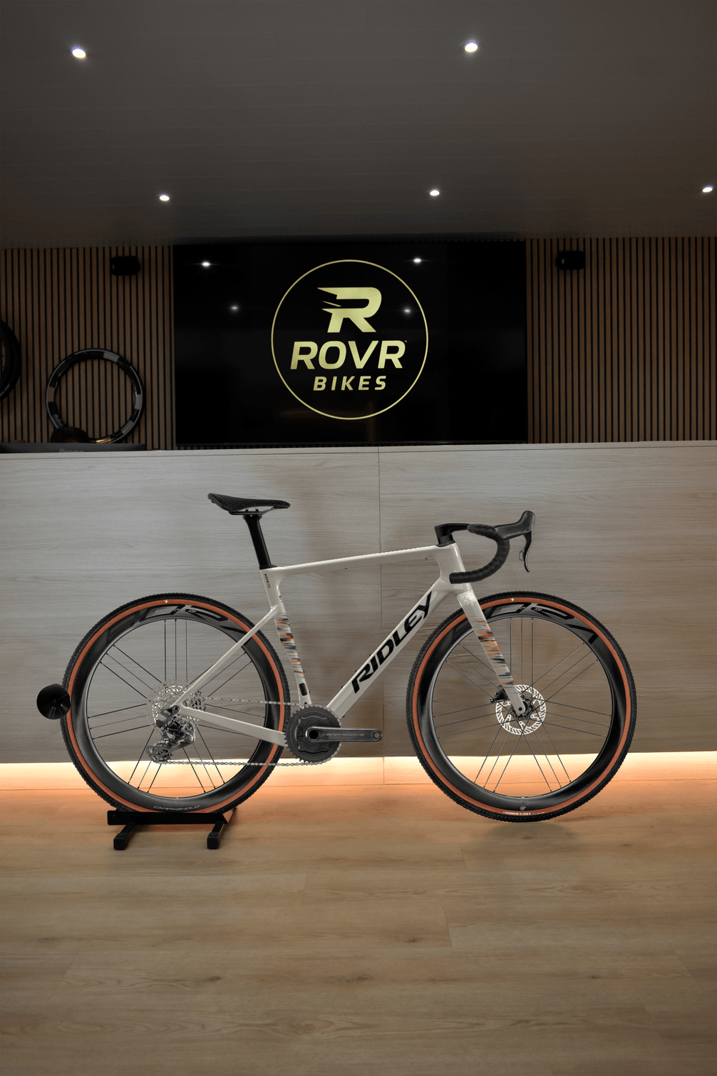 Ridley Astr RS Raw Sugar/Black at ROVR Bikes Dendermonde