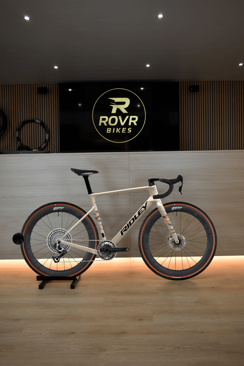 Ridley Astr RS Raw Sugar/Black 3 at ROVR Bikes Dendermonde