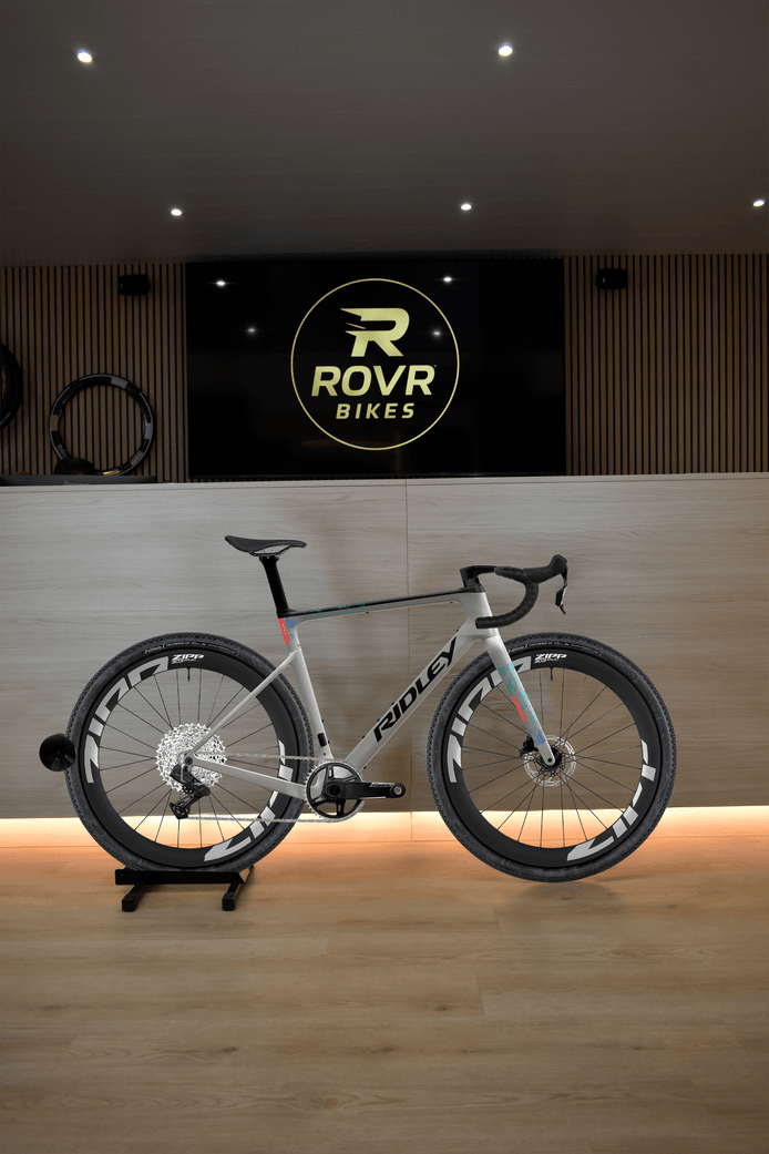 Ridley Astr RS Silver/Black/Neon Blue-Green 3 at ROVR Bikes Dendermonde