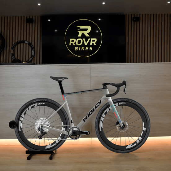 Ridley Astr RS Silver/Black/Neon Blue-Green 3 bij ROVR Bikes Dendermonde