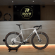 Ridley Astr Pearl White/Black/Peach 3 chez ROVR Bikes Dendermonde