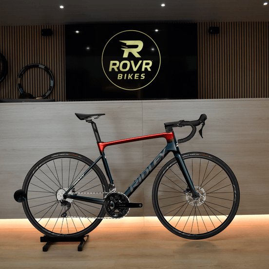 Ridley Falcn Black/White/Candy Red 3 bij ROVR Bikes Dendermonde