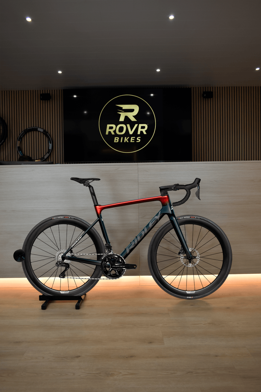 Ridley Falcn Black/White/Candy Red 4 at ROVR Bikes Dendermonde