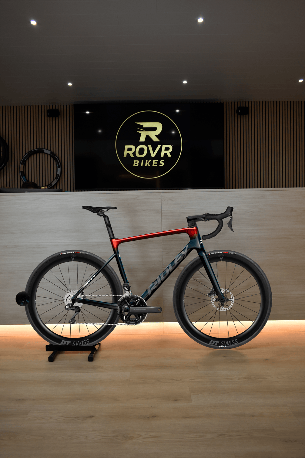 Ridley Falcn Black/White/Candy Red 7 at ROVR Bikes Dendermonde