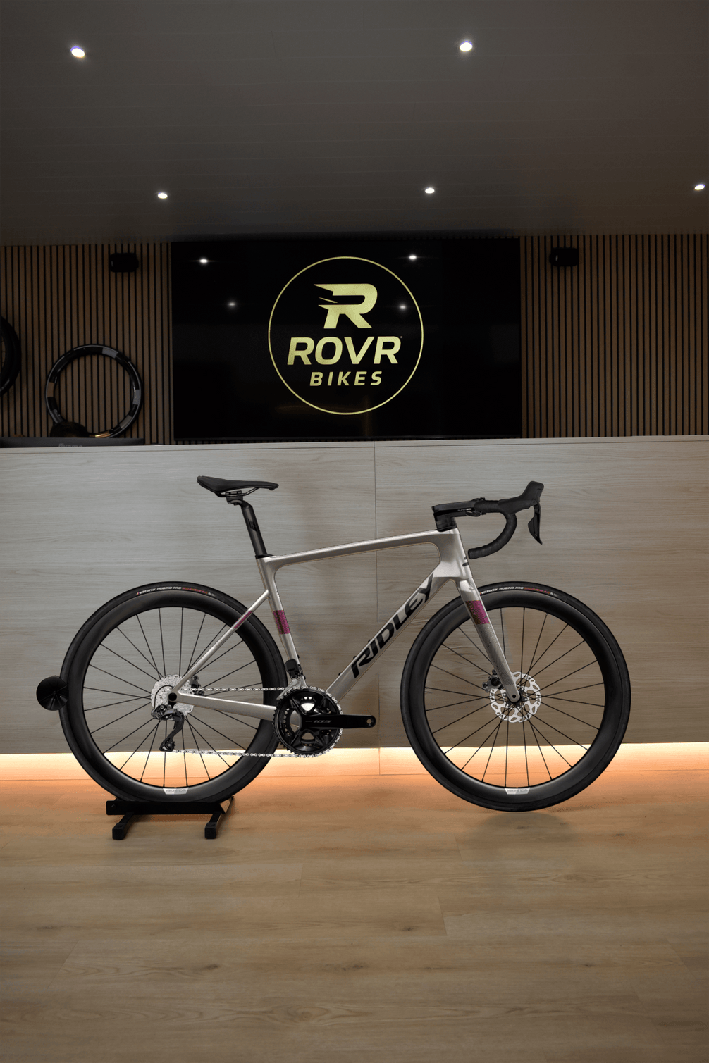 Ridley Falcn Autumn Grey/Black/Purple at ROVR Bikes Dendermonde