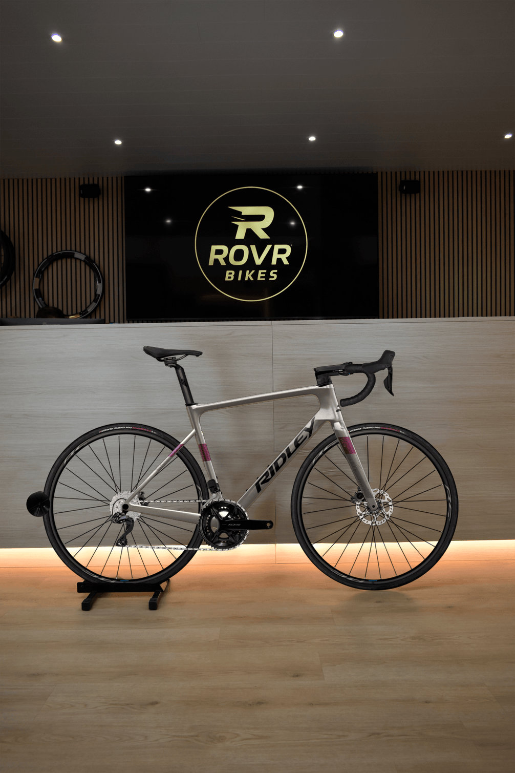 Ridley Falcn Autumn Grey/Black/Purple 2 at ROVR Bikes Dendermonde