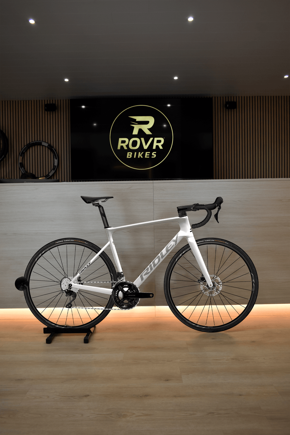 Ridley Falcn Pearl White/Silver 3 at ROVR Bikes Dendermonde