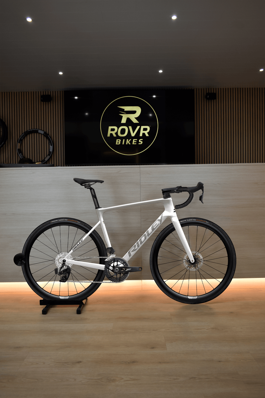 Ridley Falcn Pearl White/Silver 6 at ROVR Bikes Dendermonde