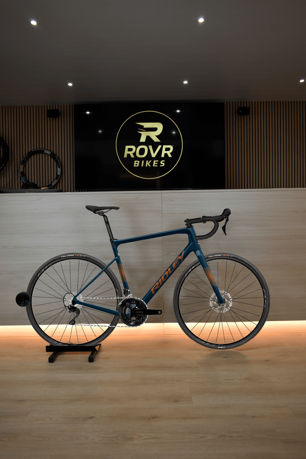 Ridley Grifn Dark Blue/Orange bij ROVR Bikes Dendermonde