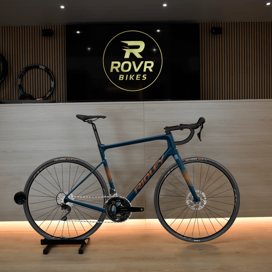 Ridley Grifn Dark Blue/Orange bij ROVR Bikes Dendermonde