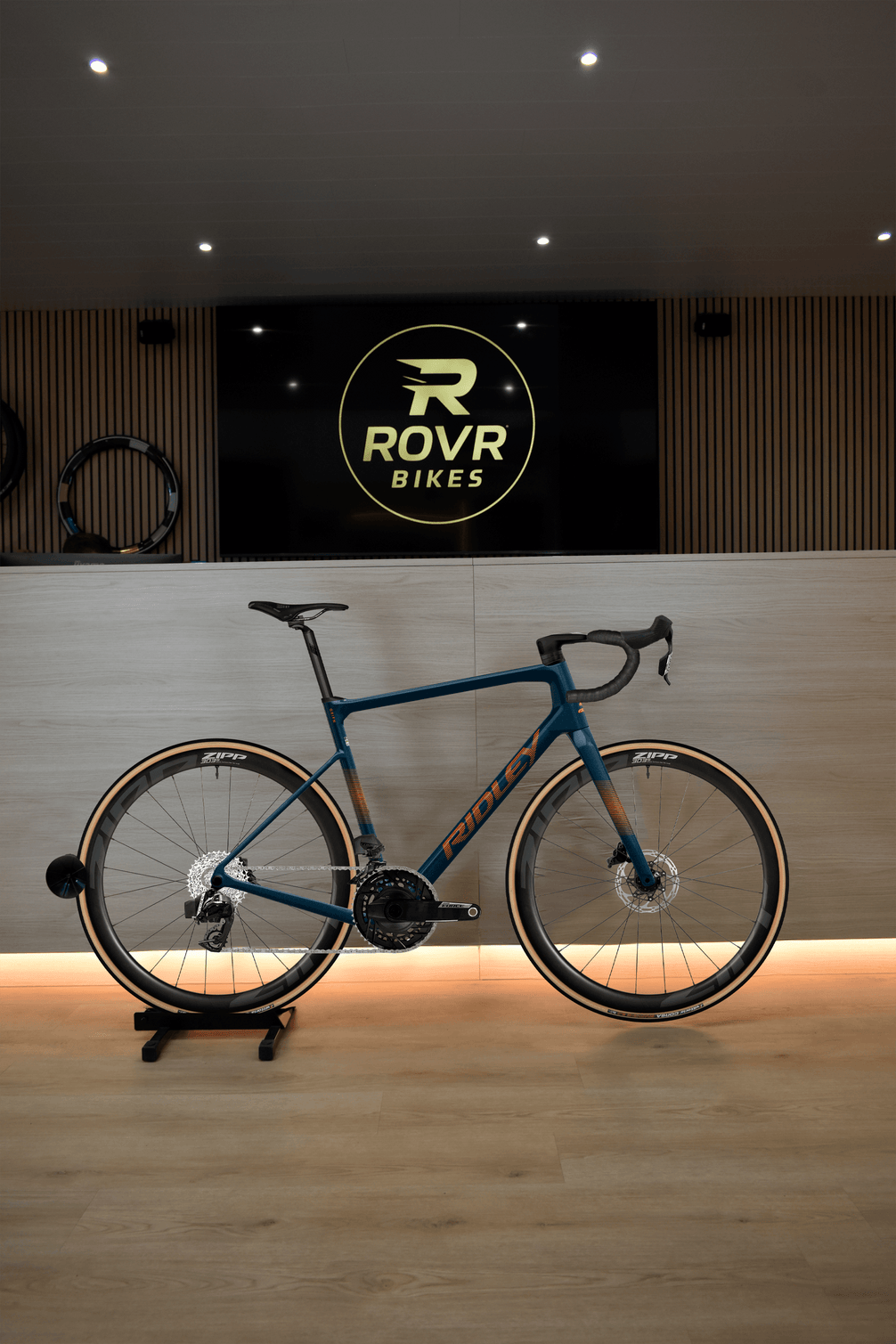 Ridley Grifn Dark Blue/Orange 6 bij ROVR Bikes Dendermonde