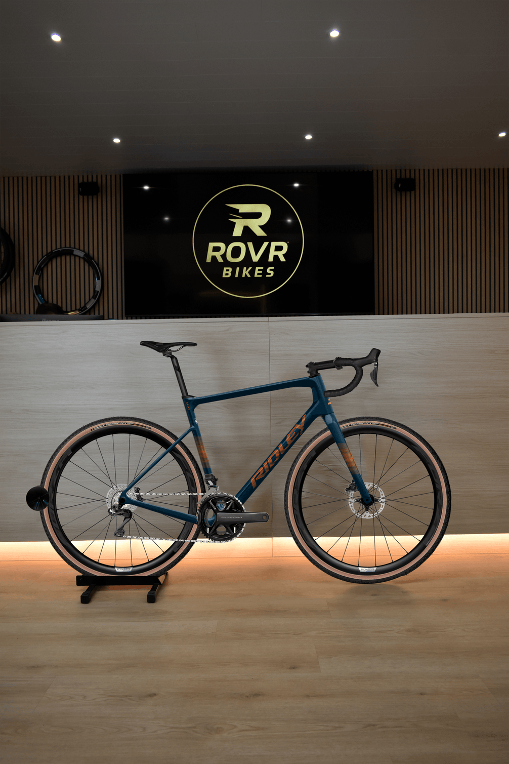 Ridley Grifn Dark Blue/Orange 5 bij ROVR Bikes Dendermonde