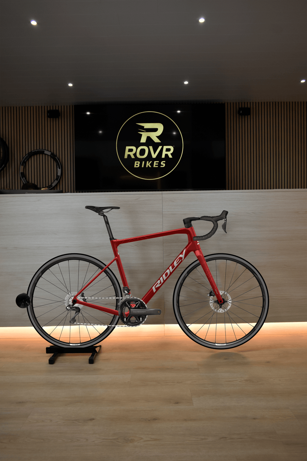 Ridley Grifn Candy Red Metallic Silver bij ROVR Bikes Dendermonde