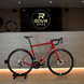 Ridley Grifn Candy Red Metallic Silver 2 bij ROVR Bikes Dendermonde