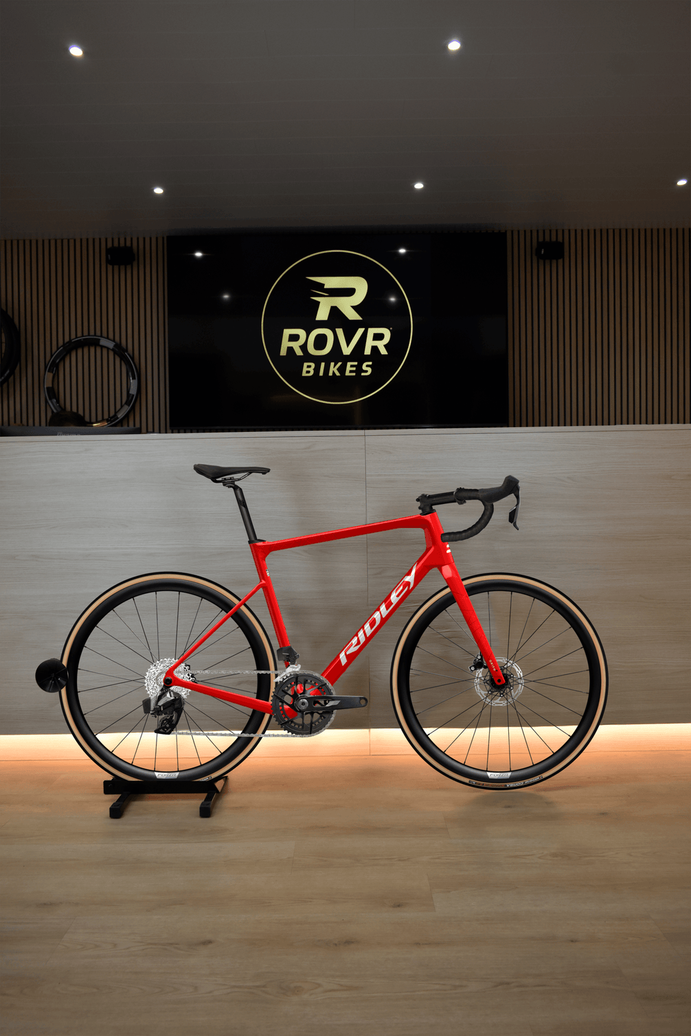 Ridley Grifn Candy Red Metallic Silver 4 bij ROVR Bikes Dendermonde