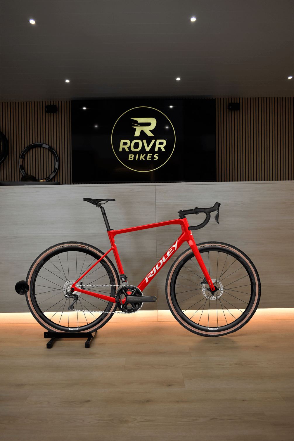 Ridley Grifn Candy Red Metallic Silver 5 bij ROVR Bikes Dendermonde