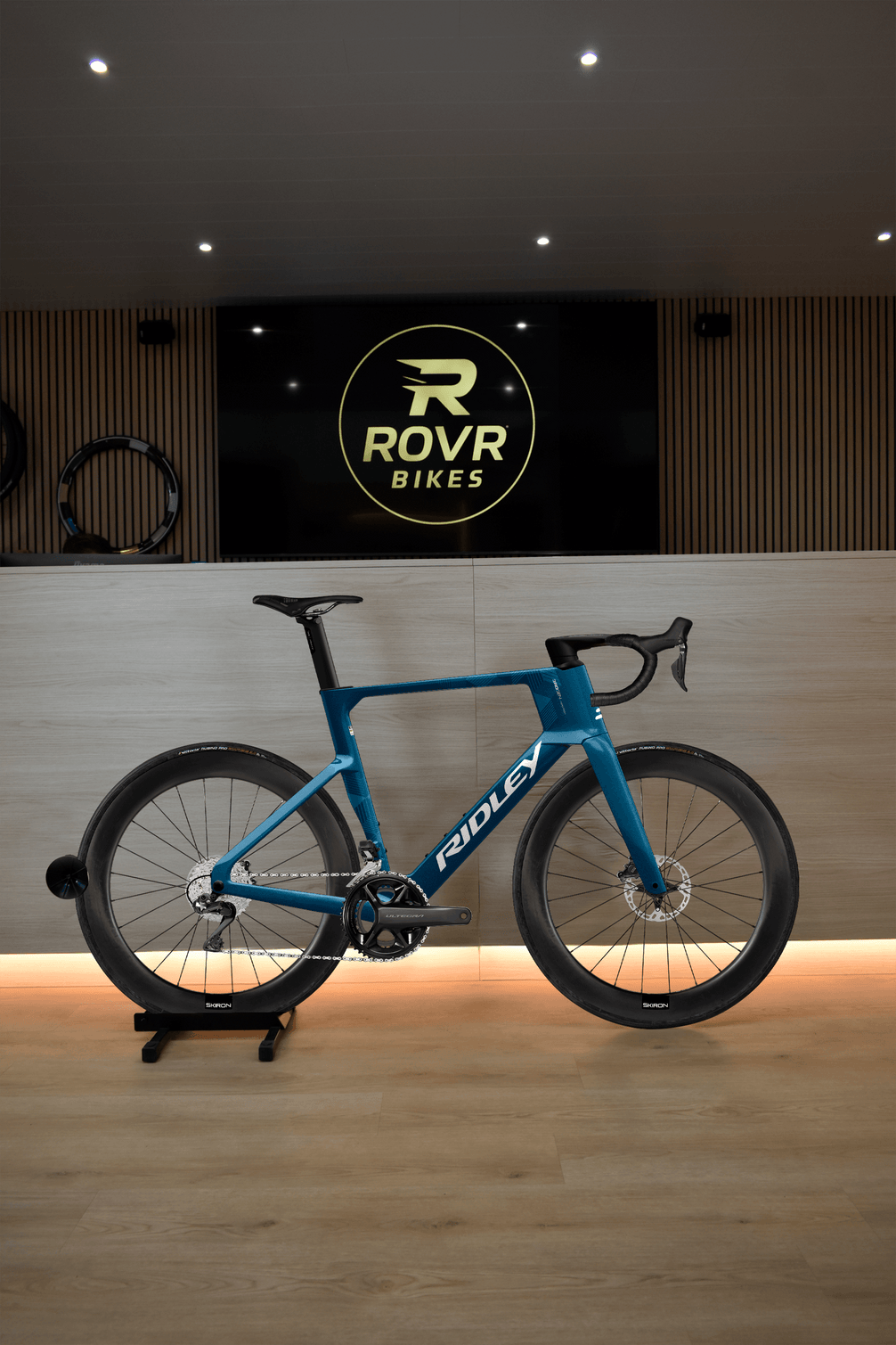 Ridley Noah Petrol Blue Metallic/White 5 chez ROVR Bikes Dendermonde