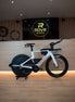 Vélo de triathlon Ridley Triton Fast Pearl White / Honey Gold Metallic chez ROVR Bikes Dendermonde