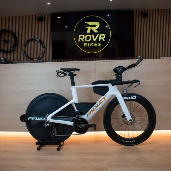 Ridley Triton Fast Pearl White / Honey Gold Metallic triathlon bike at ROVR Bikes Dendermonde