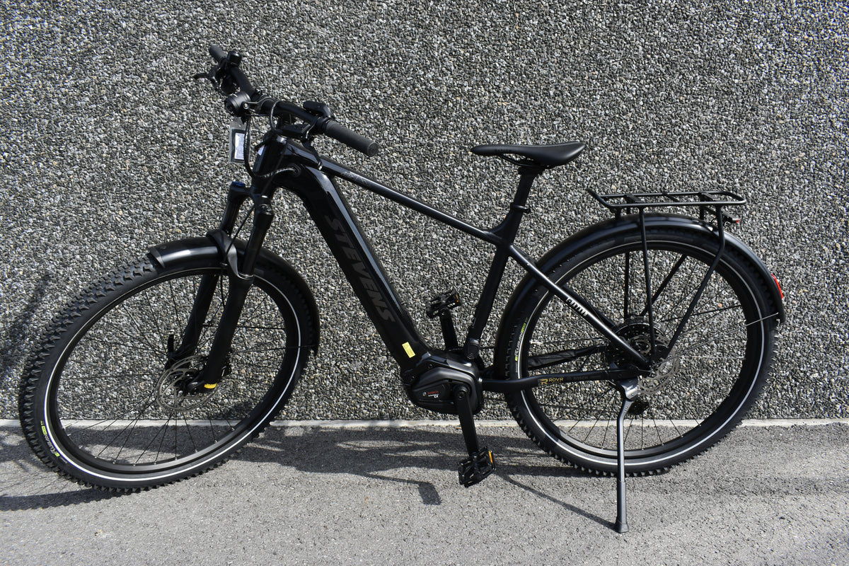 stevens e-hazard stealth black 2 bij ROVR Bikes Dendermonde