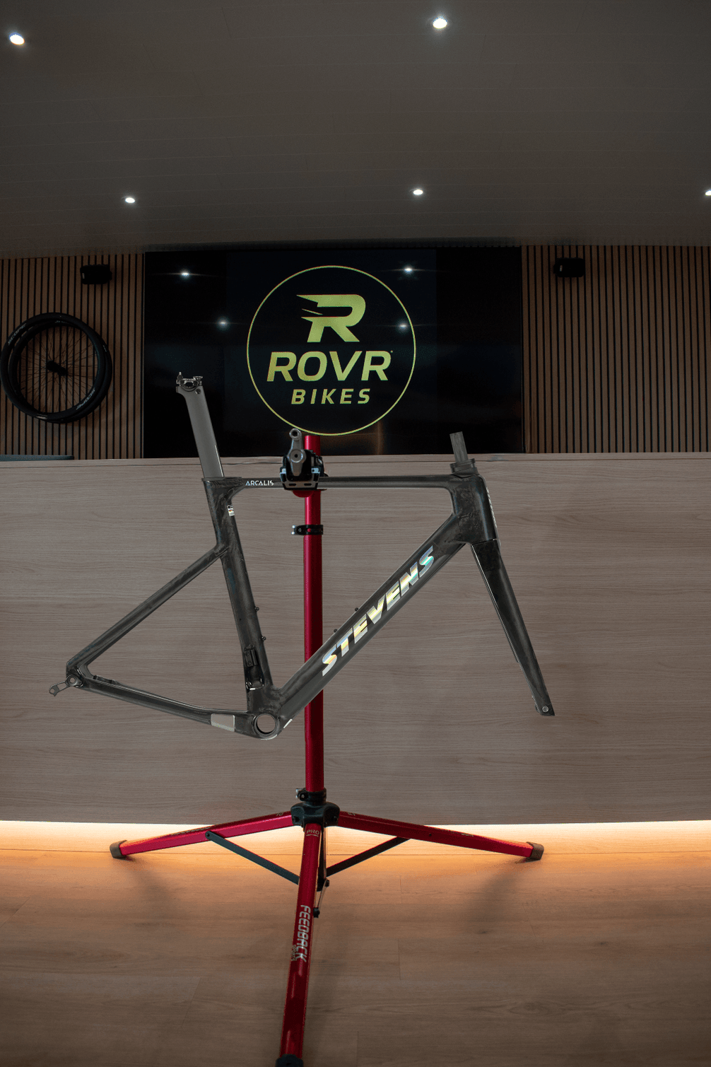 Stevens Arcalis carbon black chez ROVR Bikes Dendermonde