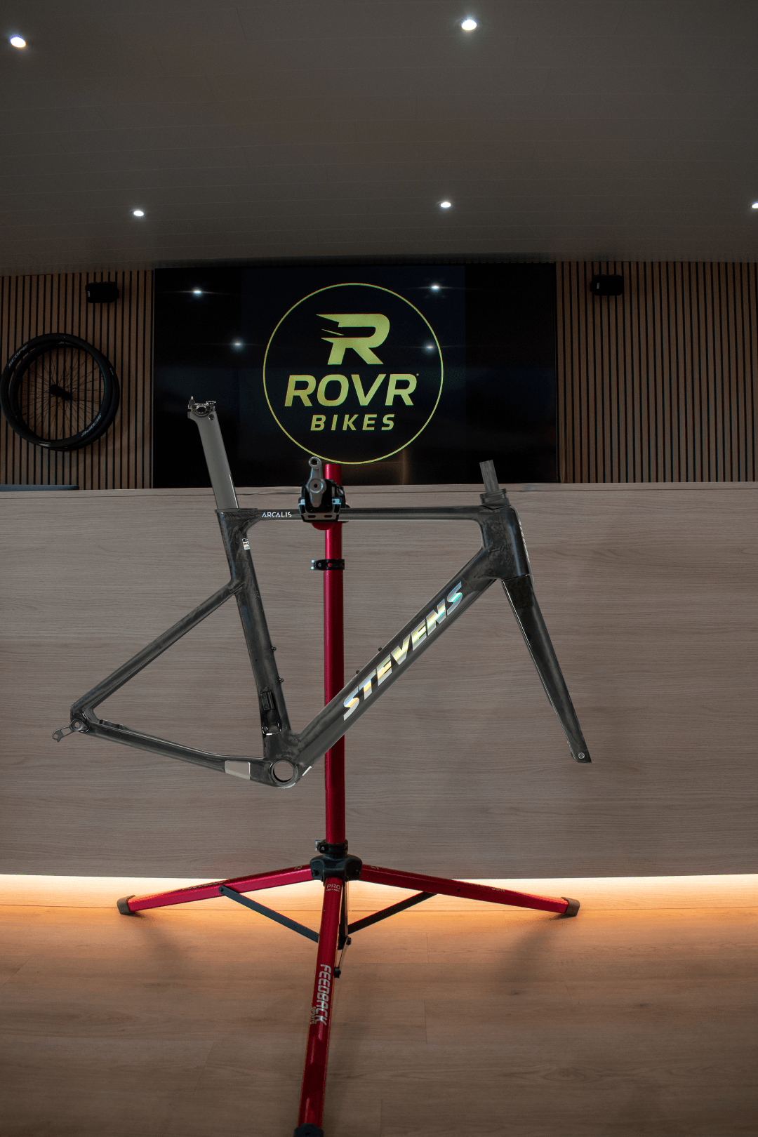 Araclis carbon black bij ROVR Bikes Dendermonde