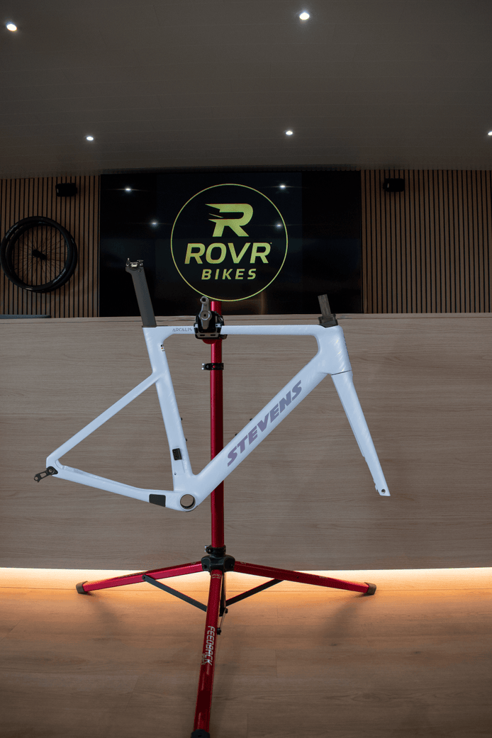 Stevens Arcalis frosted ink chez ROVR Bikes Dendermonde