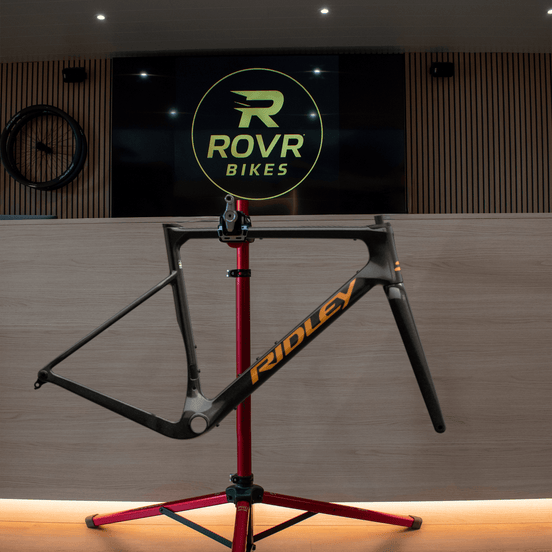 Ridley Astr Black Metallic/Bronze Gold frameset bij ROVR Bikes Dendermonde