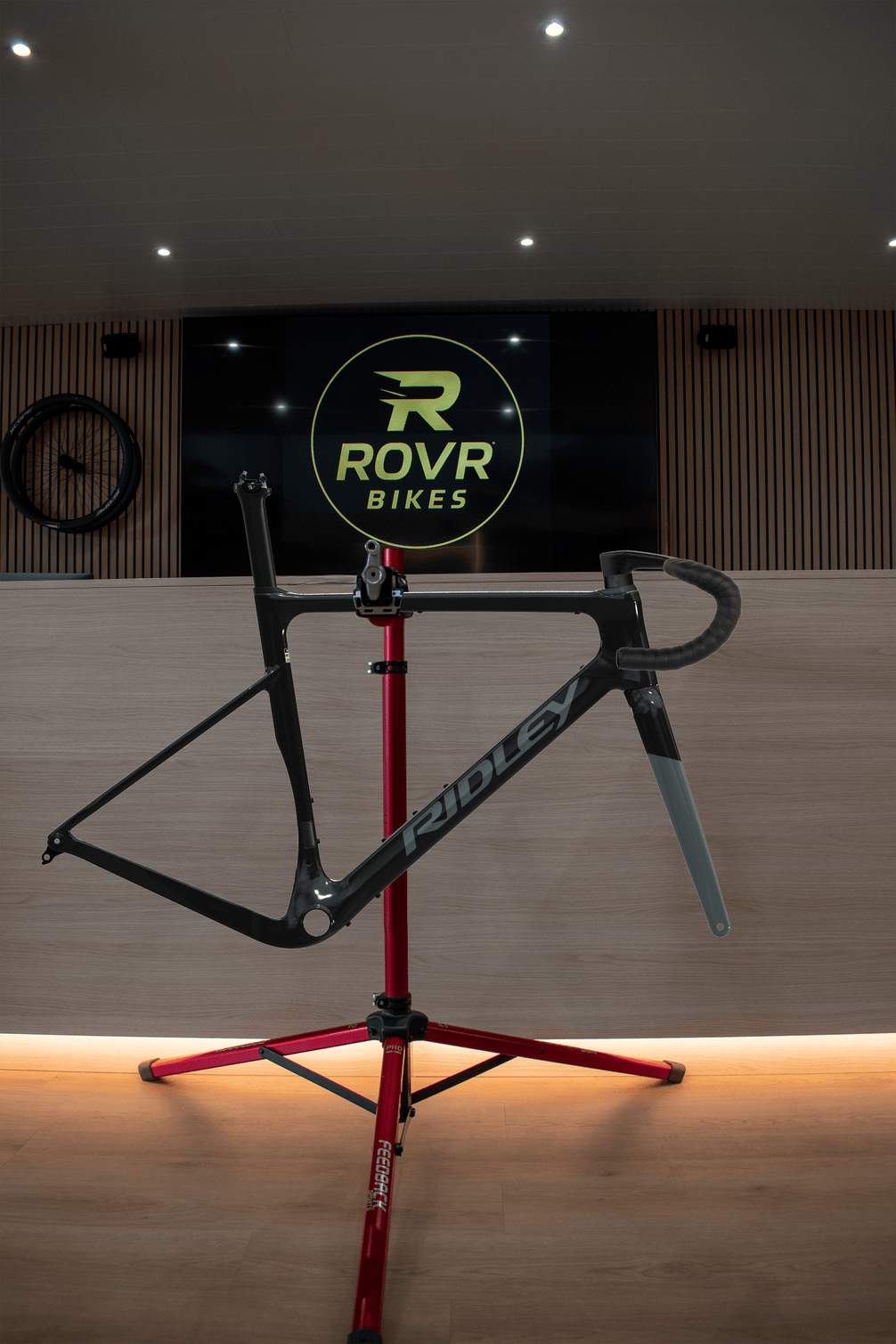 Ridley Astr RS Black chez ROVR Bikes Dendermonde