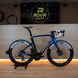 Vélo de route Pinarello Dogma F Luxter Blue Shiny 2026 chez ROVR Bikes Dendermonde