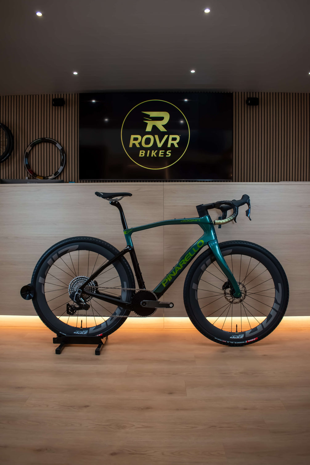 Gravel Pinarello Dogma GR Jade Vortex 2027 chez ROVR Bikes Dendermonde