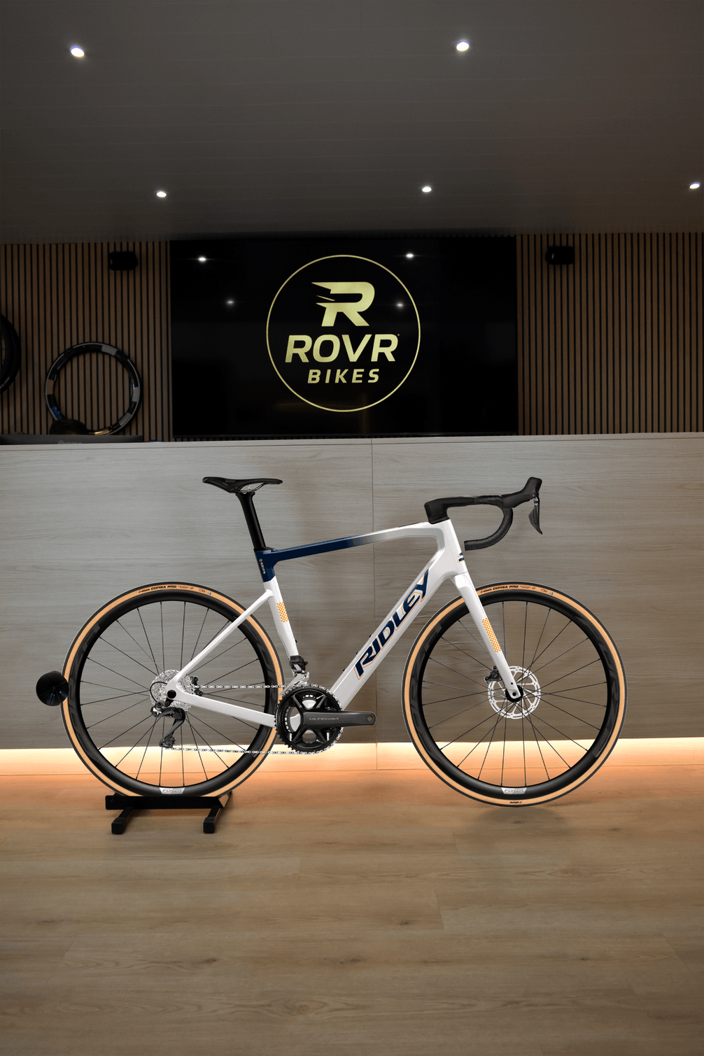 Ridley E-Grifn Pearl White / Jeans Blue chez ROVR Bikes Dendermonde