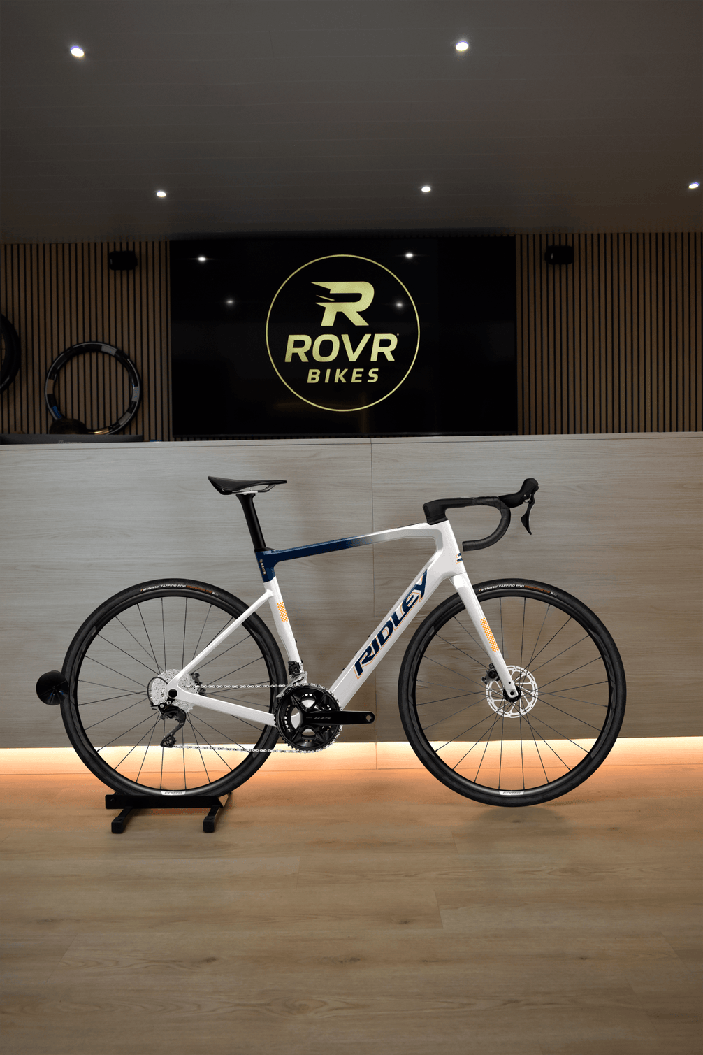 Ridley E-Grifn Pearl White / Jeans Blue 3 chez ROVR Bikes Dendermonde
