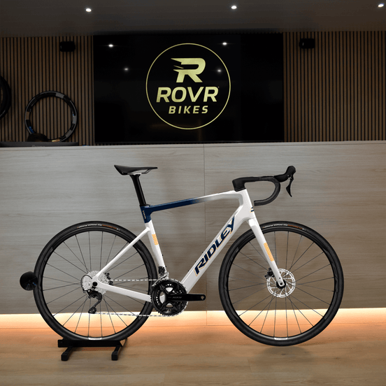 Ridley E-Grifn Pearl White / Jeans Blue 3 bij ROVR Bikes Dendermonde