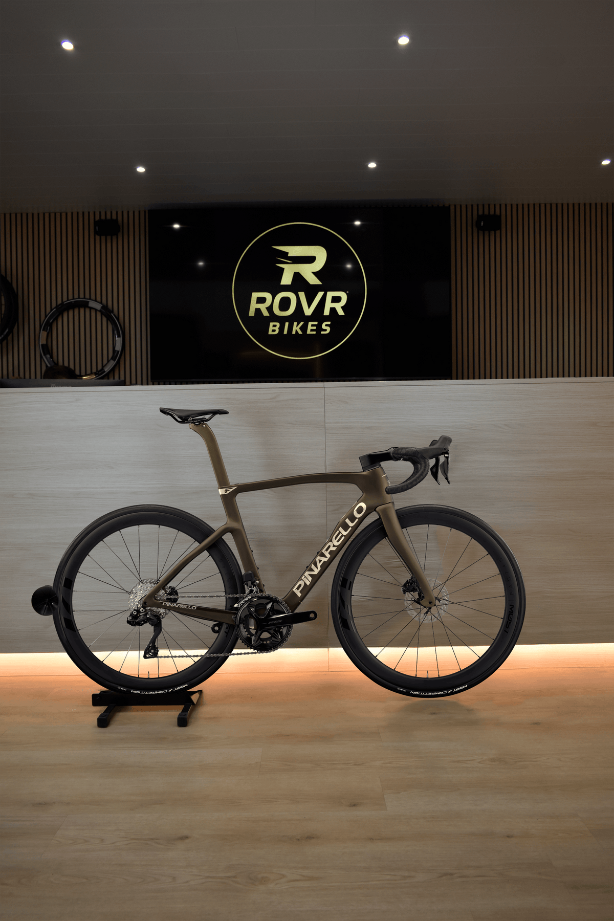 Pinarello F5 Bronze Mirage bij ROVR Bikes Dendermonde