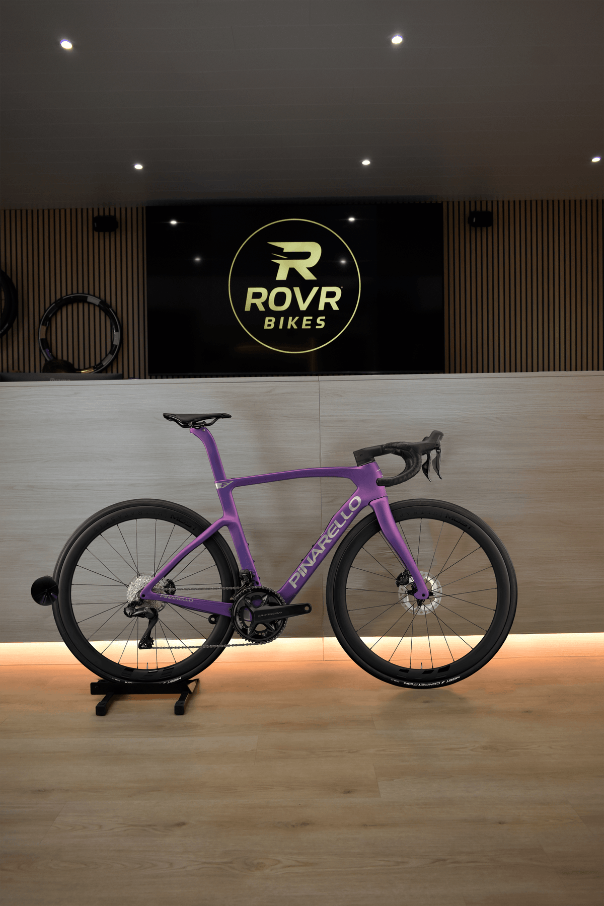 Pinarello F7 Steel Orchid bij ROVR Bikes Dendermonde
